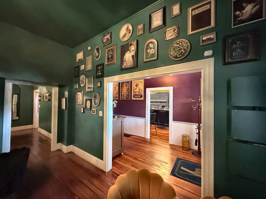 Vino & Tap Living Room 